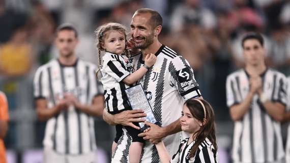 La Juventus celebra Chiellini: "17 anni di grandi salvataggi, ma anche di gol!"