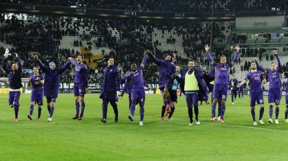 Fiorentina accolta da 500 tifosi all'aeroporto