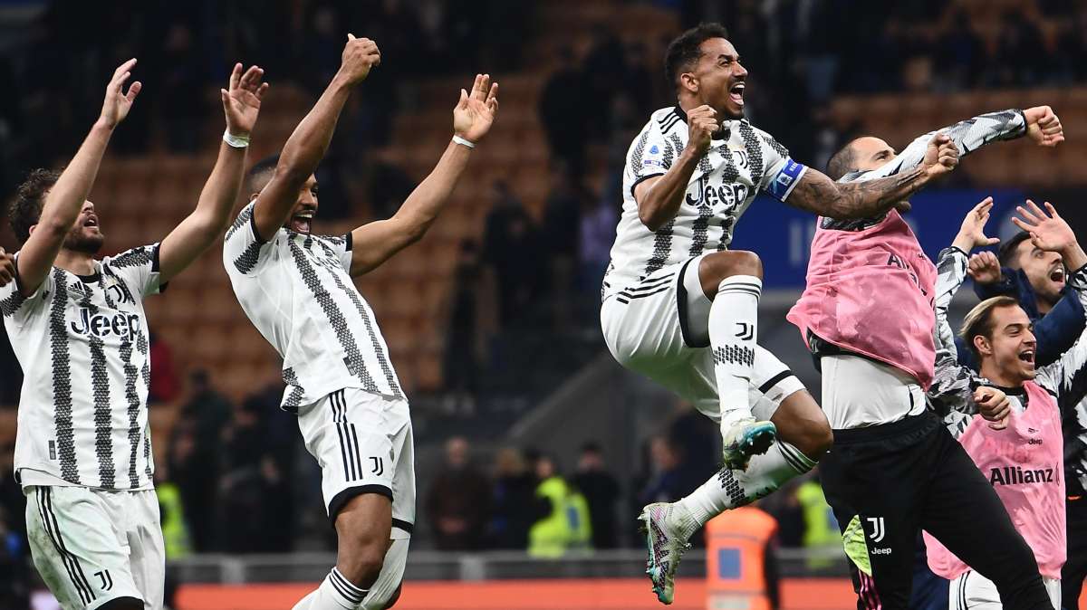 Gazzetta - Manovre stipendi e partnership. Così il club prepara la difesa