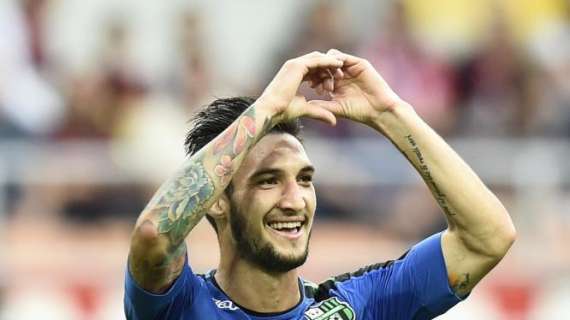 Napoli, sfuma Politano. I tifosi azzurri consolano il giocatore: "I rapporti Juve-Sassuolo hanno infranto il tuo sogno. Ora fai gol ai bianconeri"