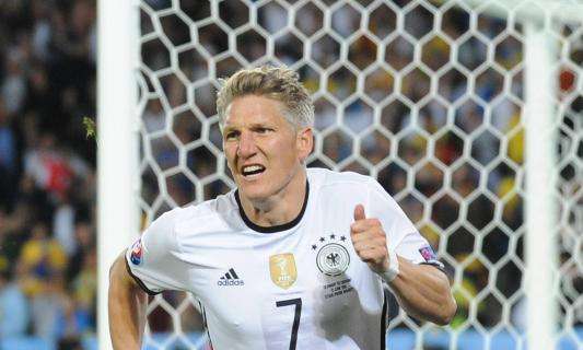 Dall'Inghilterra: Schweinsteiger "sfida" Mourinho. Il tedesco pronto a restare allo United pur di non rinunciare all'ingaggio