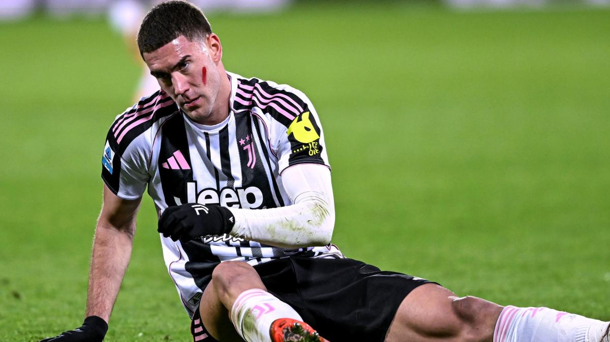 Guaio per Vlahovic: problema muscolare alla mezz'ora, lascia il campo in lacrime. Poi a Spalletti: "Mi sono fatto molto male"