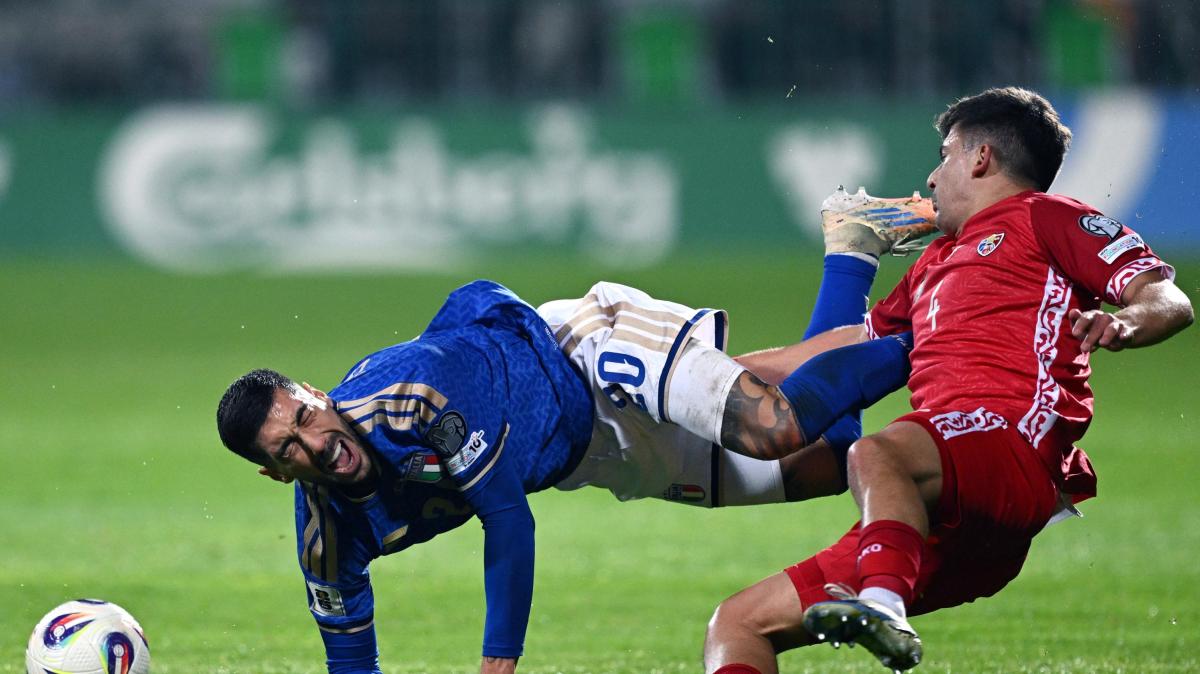 Cucchi: "Dopo il primo tempo. Sono brutte persino le maglie"