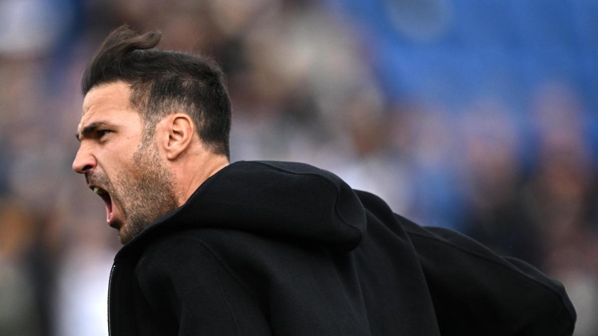 Retroscena Fabregas, ecco il discorso alla squadra dopo l'impresa con la Juve: "Sono così orgoglioso di voi, c***o. Bisogna avere la mentalità vincente in questo club"