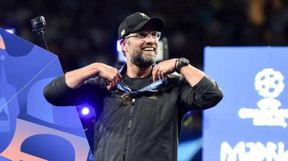 Klopp scherza: "Proverò Lallana in un ruolo alla Jorginho, spero che Sarri non faccia un'offerta per lui"