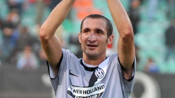 CHIELLINI HA FIRMATO FINO AL 2015: "L'OBIETTIVO E' TORNARE A VINCERE"