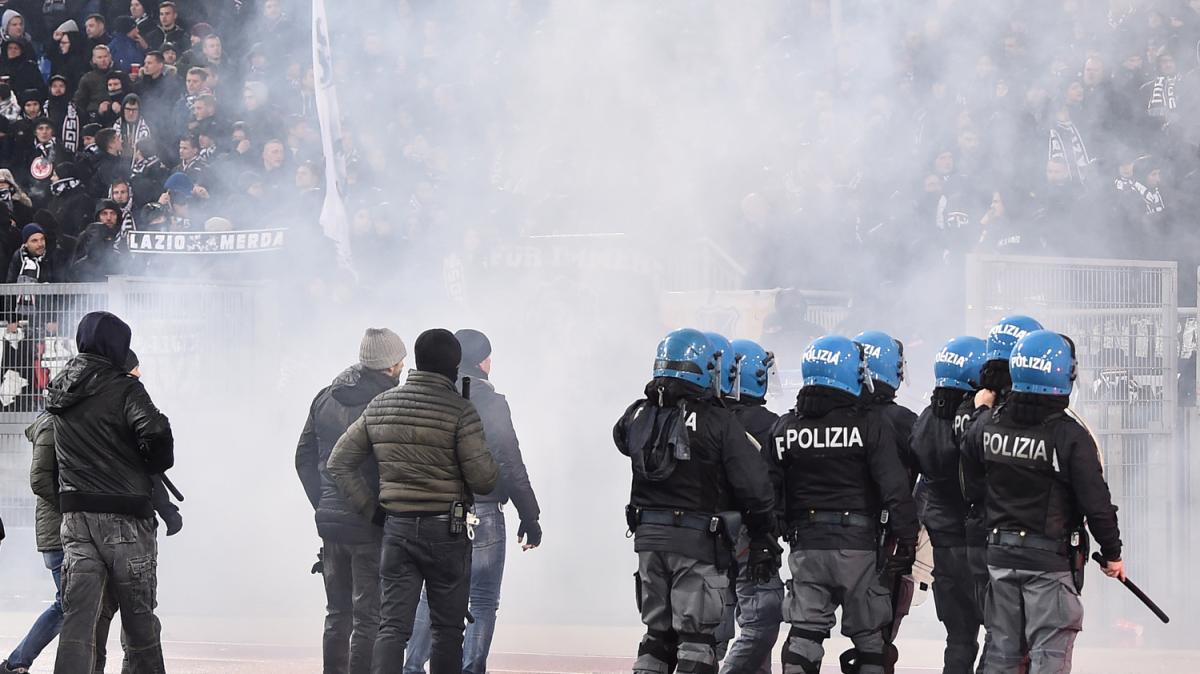 Scontri derby, il questore di Torino: "Abbiamo evitato il contatto tra le due tifoserie. Dispiaciuto peril ferito, ma anche per i sei poliziotti contusi"