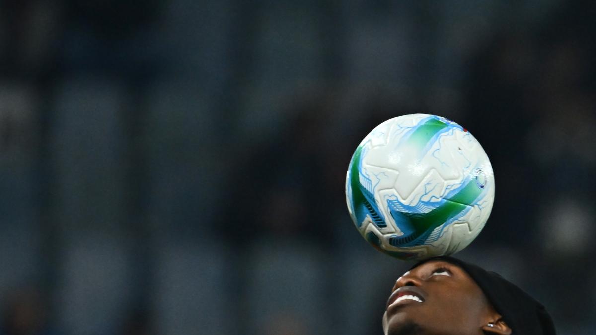 Milan, Leao non si allena in gruppo: è in dubbio per la Roma