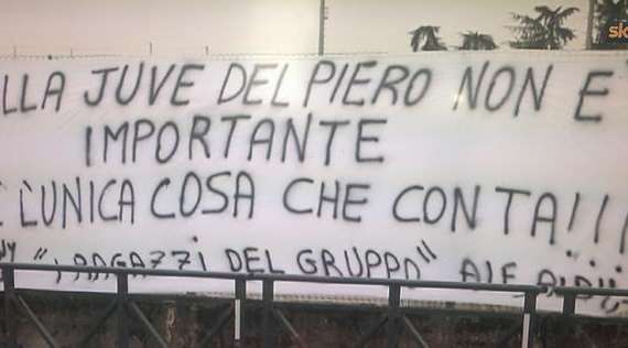LIVE VINOVO - Alle 14:00 la conferenza di Conte (in diretta su TJ), poi la rifinitura.  Tantissimi tifosi allo Juventus Center. Altro enorme striscione per Del Piero