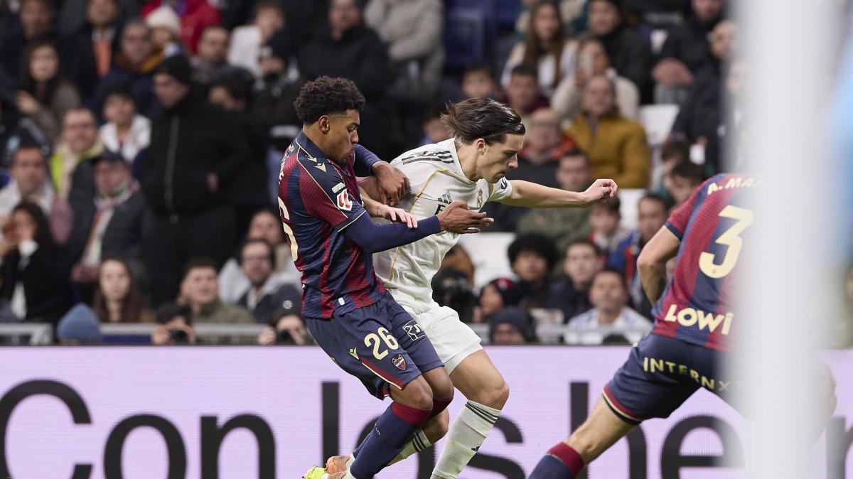 Juventus, confermati i due nomi per la fascia sinistra: Carreras e Aït-Nouri