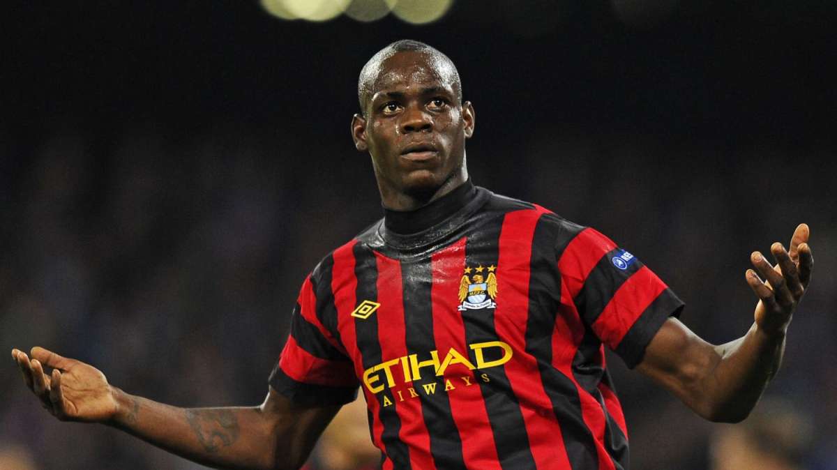 VIDEO - Che gol! Balotelli fa 'spallucce'