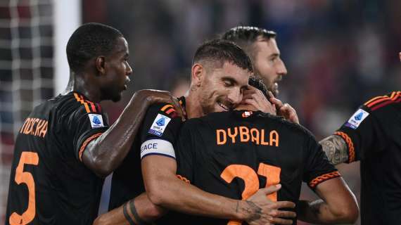 L’ex Juve Dybala chiede la mano alla fidanzata Oriana. Presenti alla proposta di matrimonio anche Morata e Paredes