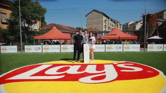Lay’s RePlay: Marchisio e Nadine Kessler alla Casa del Quartiere Cecchi Point per l'inaugurazione del campo da calcetto che ispira stili di vita sostenibili e inclusivi