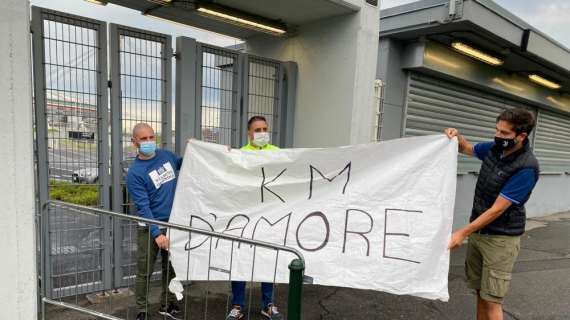 LIVE TJ - Tre tifosi juventini arrivati da Bergamo per stare vicini alla Signora (FOTO) 