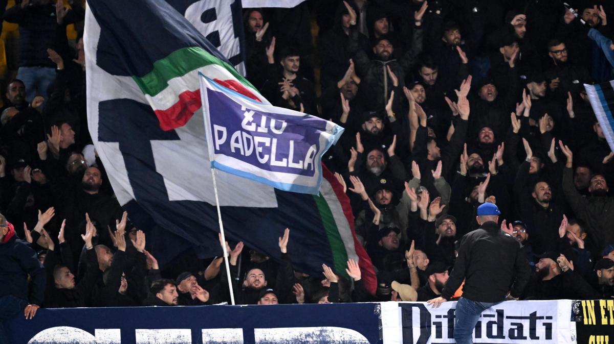 Dazn - Tensione prima di Napoli-Juventus: sassaiola contro il pullman bianconero, danneggiati i vetri