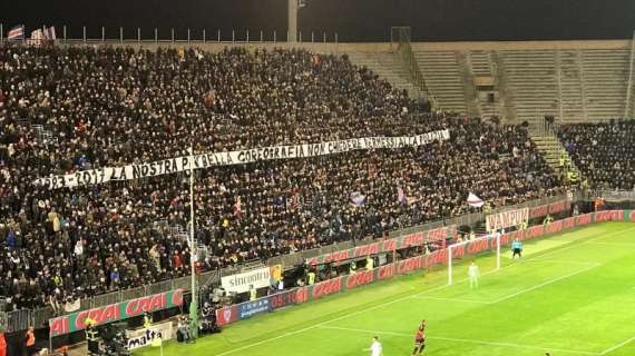 LIVE TJ  - I tifosi del Cagliari espongono striscione