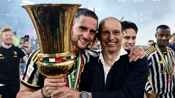 La festa dei giocatori con Allegri dopo la finale di Coppa Italia. Ordine duro: "Ma non c'era rottura?"