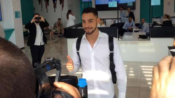 LIVE TJ - DE SCIGLIO ha firmato il contratto con la Juve, si attende ufficialità. Per lui oggi primi selfie e autografi con i tifosi. Controlli anche per alcuni giovani bianconeri: spunta il ceco Penner (FOTO-VIDEO)