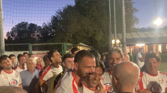 FOTO e VIDEO - Bonucci presente a sorpresa alla partita di beneficenza 'Diamo un calcio alla fibrosi cistica'