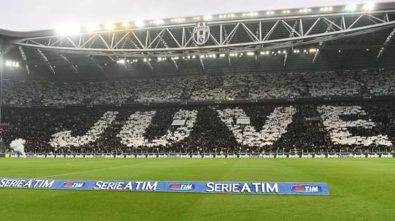 La Juventus su Twitter: "Coloriamo la città per il derby! Appendete una bandiera alla finestra e scattate una foto"