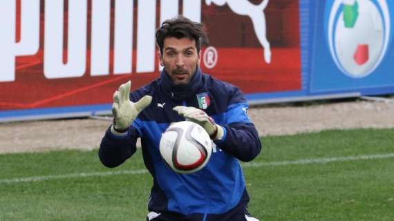 Italia, Buffon si allena in gruppo