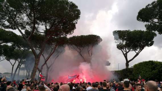 LIVE TJ - L'arrivo dei tifosi rossoneri