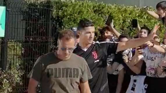 LIVE TJ - Piccola distorsione alla caviglia per Can. Primo allenamento per Ronaldo e Matuidi. Tifosi scatenati, che accoglienza! (FOTO-VIDEO)