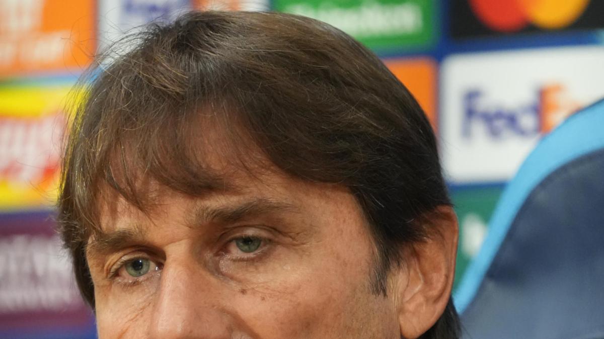 Napoli, Conte: "Si parla di arbitri e si mandano in confusione"