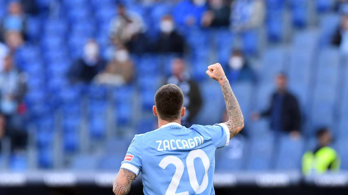 Serie A, intervallo Fiorentina-Lazio 0-2: decidono le reti di Vecino e Zaccagni 