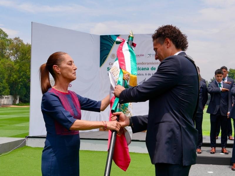 Mondiali: Messico, la presidente Sheinbaum consegna la bandiera alla nazionale