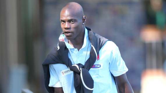 Inghilterra, distrutta l'auto di Balotelli