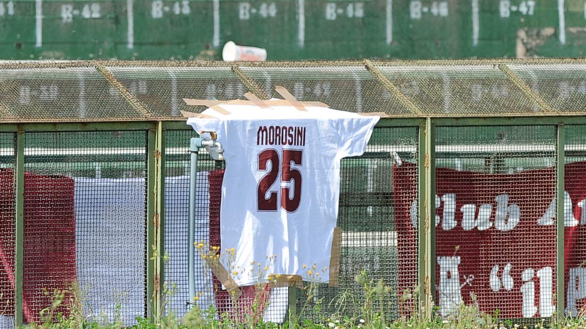 La Lega Serie B ricorda Morosini: all'asta le maglie per l'acquisto di defibrillatori