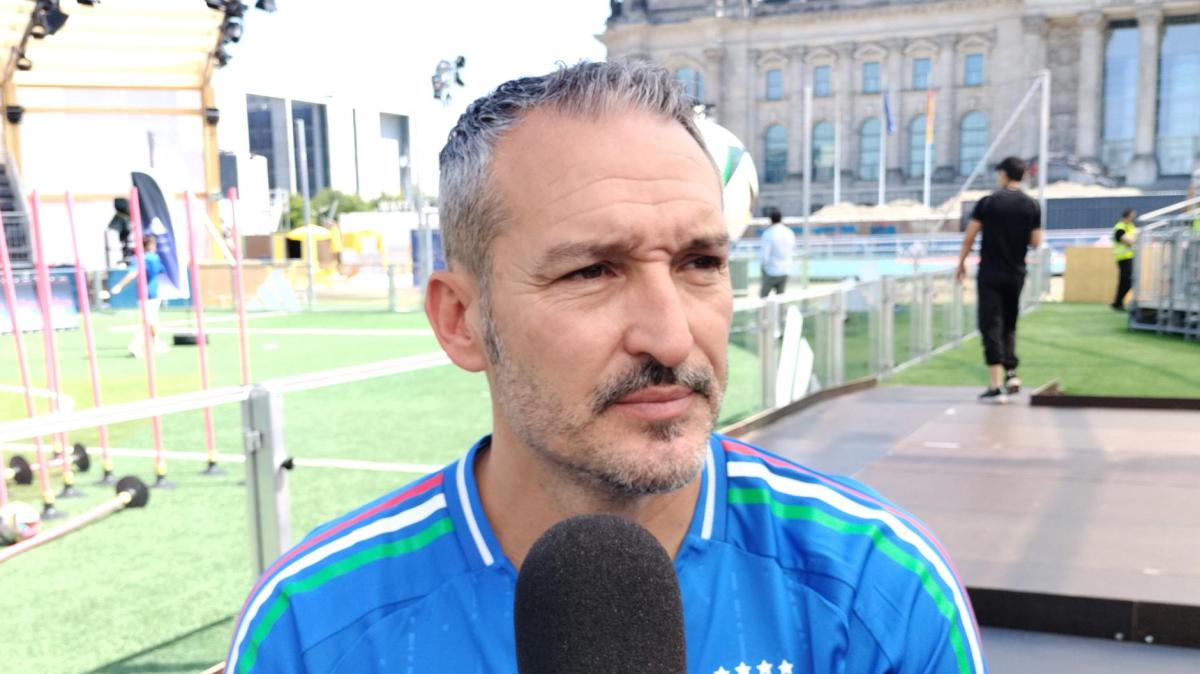 Zambrotta torna a casa dopo l'intervento e rassicura: "Piano piano, ma dritto"