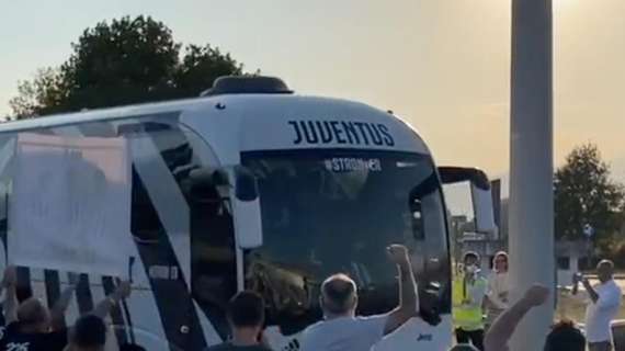 LIVE TJ - L'arrivo della Juventus all'Allianz Stadium. I tifosi caricano i bianconeri (FOTO-VIDEO)