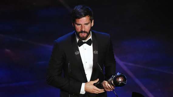 Alisson: "Szczesny sta facendo benissimo, Messi è il migliore"