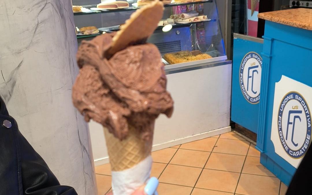 La goliardata di Criscitiello: nasce il gelato al gusto “Gravina”, in vendita allo Sportitalia Village a 1 euro (FOTO)