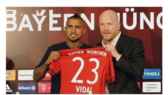 Vidal, primo allenamento con il Bayern e tunnel subìto da Costa 