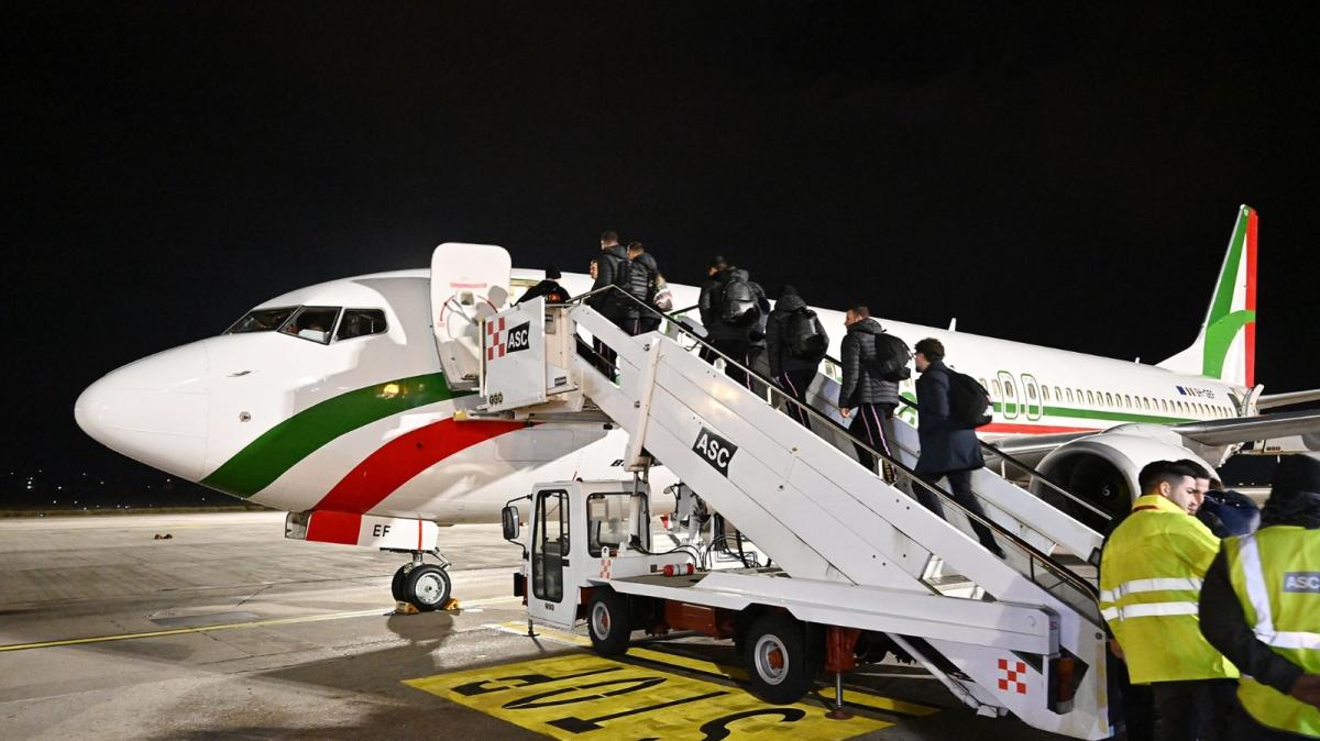 Cagliari-Juve, tifosi bianconeri creano disordine sull'aereo: un denunciato
