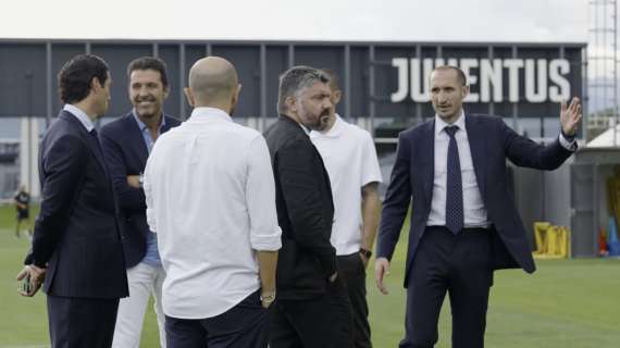 Buffon, Bonucci e il CT dell'Italia Gattuso accolti alla Continassa da Chiellini, Modesto e Tudor. Ecco il resoconto video