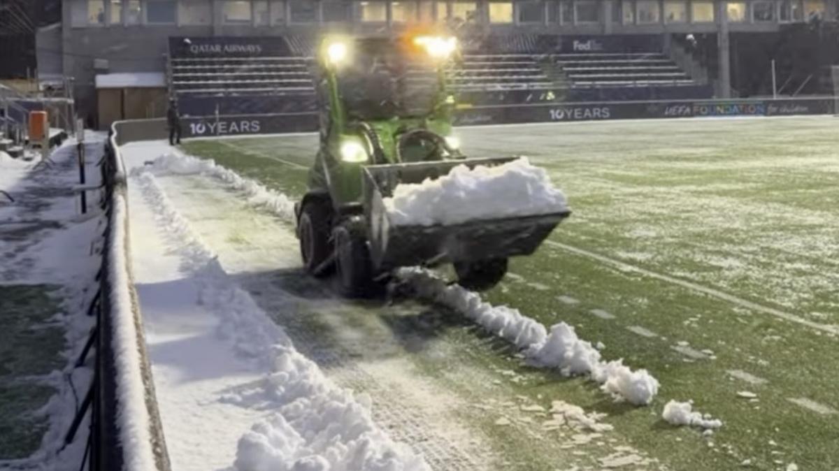 Youth League, il Bodo sgombra il campo dalla neve in vista del match contro la Juve 