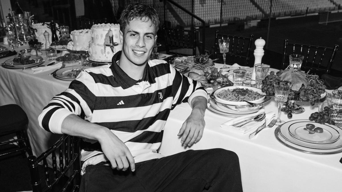 La Juventus ufficializza il quarto kit da gara: "Through the stripes"