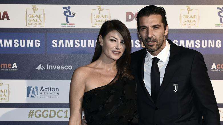 LIVE GRAN GALA' - Premiati Buffon, Alex Sandro, Pjanic, Higuain e Dybala. Gigi miglior giocatore 2017. ALLEGRI vince l'ennesimo Scudetto, ma premiano Sarri. Le parole dei bianconeri