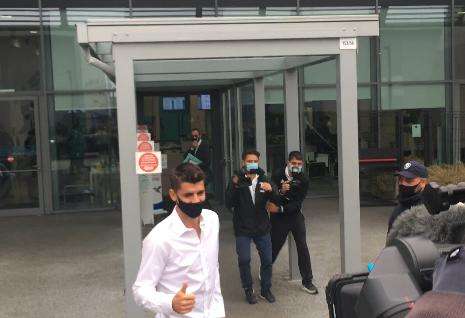 FOTO E VIDEO - Morata è arrivato al JMedical per le visite mediche 