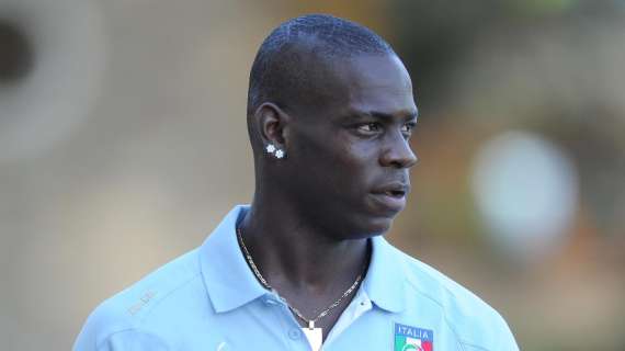 TUTTOSATIRA: Balotelli incendia la casa, poi cerca di scaricare le proprie responsabilità....