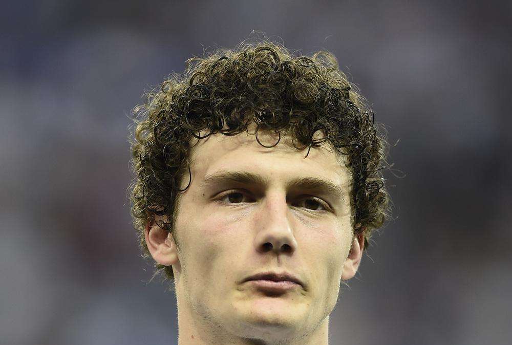 Il Bayern propone Pavard per Vlahovic, Juve scettica 