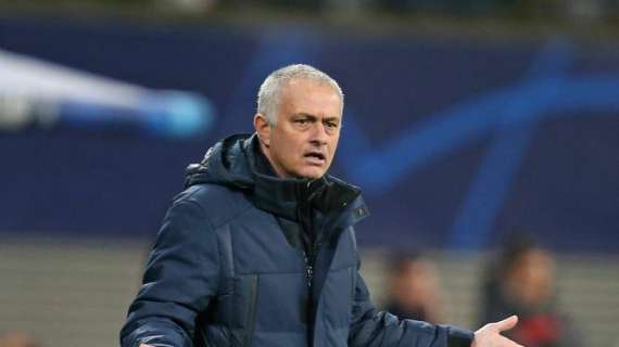Polemiche in Inghilterra, Mourinho si allena con i giocatori del Tottenham al parco
