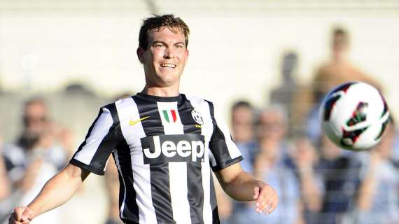 Lichtsteiner: "Rimango alla Juve, il cuore e l'onore vengono prima". Ma è davvero lui?