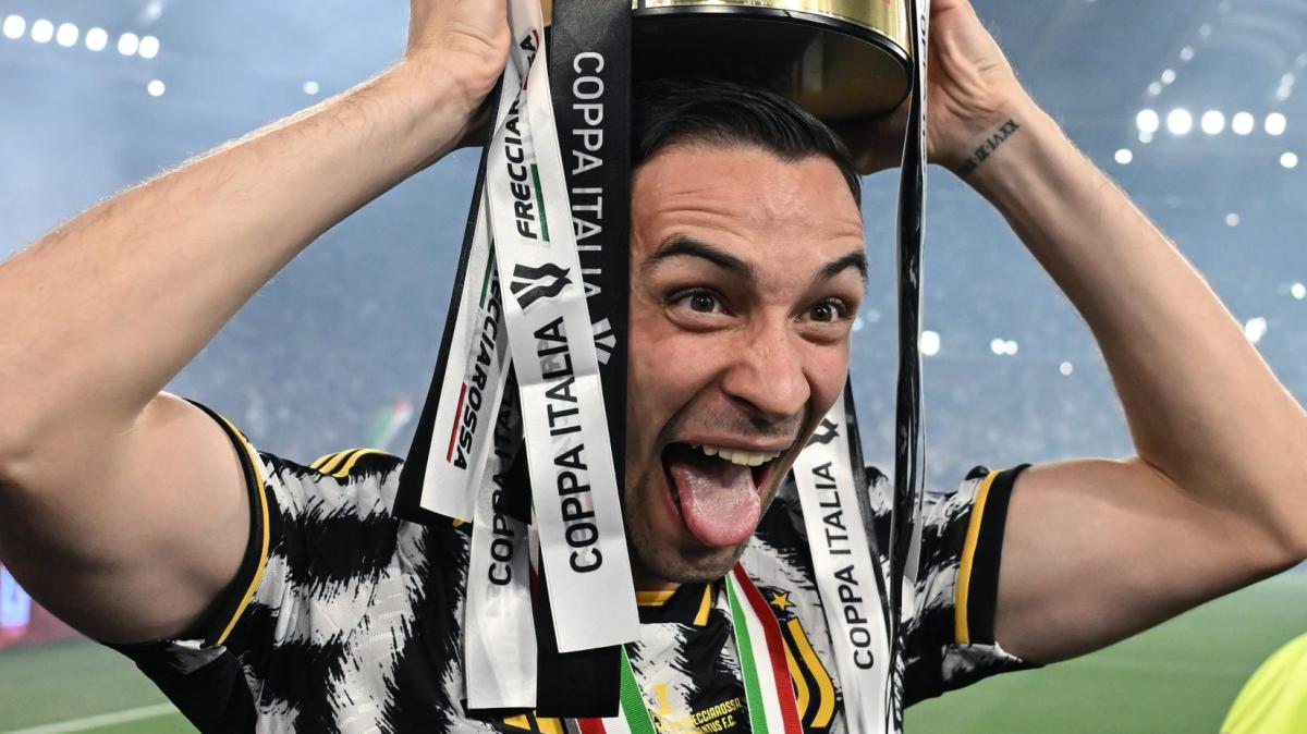 De Sciglio: “La Juventus ha fatto un salto di qualità da quando c’è Spalletti. Cristiano Ronaldo esempio di dedizione. Se Vlahovic non avrà tutte le responsabilità dell’attacco…”