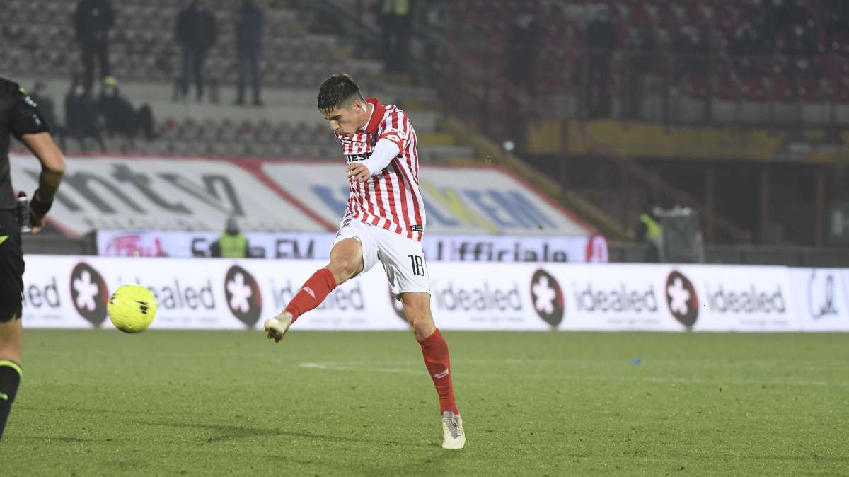 Juventus - Cagliari accordo per Di Pardo. Il centrocampista andrà in Sardegna in prestito con diritto di riscatto
