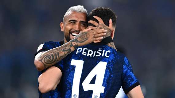VIDEO - I tifosi dell'Inter a Perisic: "Resta con noi per la seconda stella"
